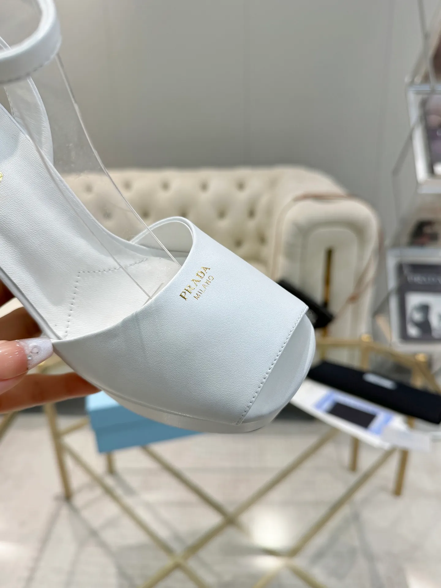 👟👟Ex-factory price 600👟👟 (imitation leather bottom-20) New arrival 👉Ready stock👈Remove the original board and make a 1:1 replica‼ ️The highest version ✅ Prada's early spring catwalk hot style 😘The latest spring style thick square toe water platform series (genuine leather outsole), (simulated leather sole) goddess must-have for super beautiful feet 👉The upper is made of imported original calfskin, soft and textured, lining + foot pads, imported sheepskin lining, breathable and comfortable, private model water platform, heel, water platform 3.5M, heel height 12M Code number 35M-39M (34 40 41 42 43 is custom-made and cannot be returned or exchanged)